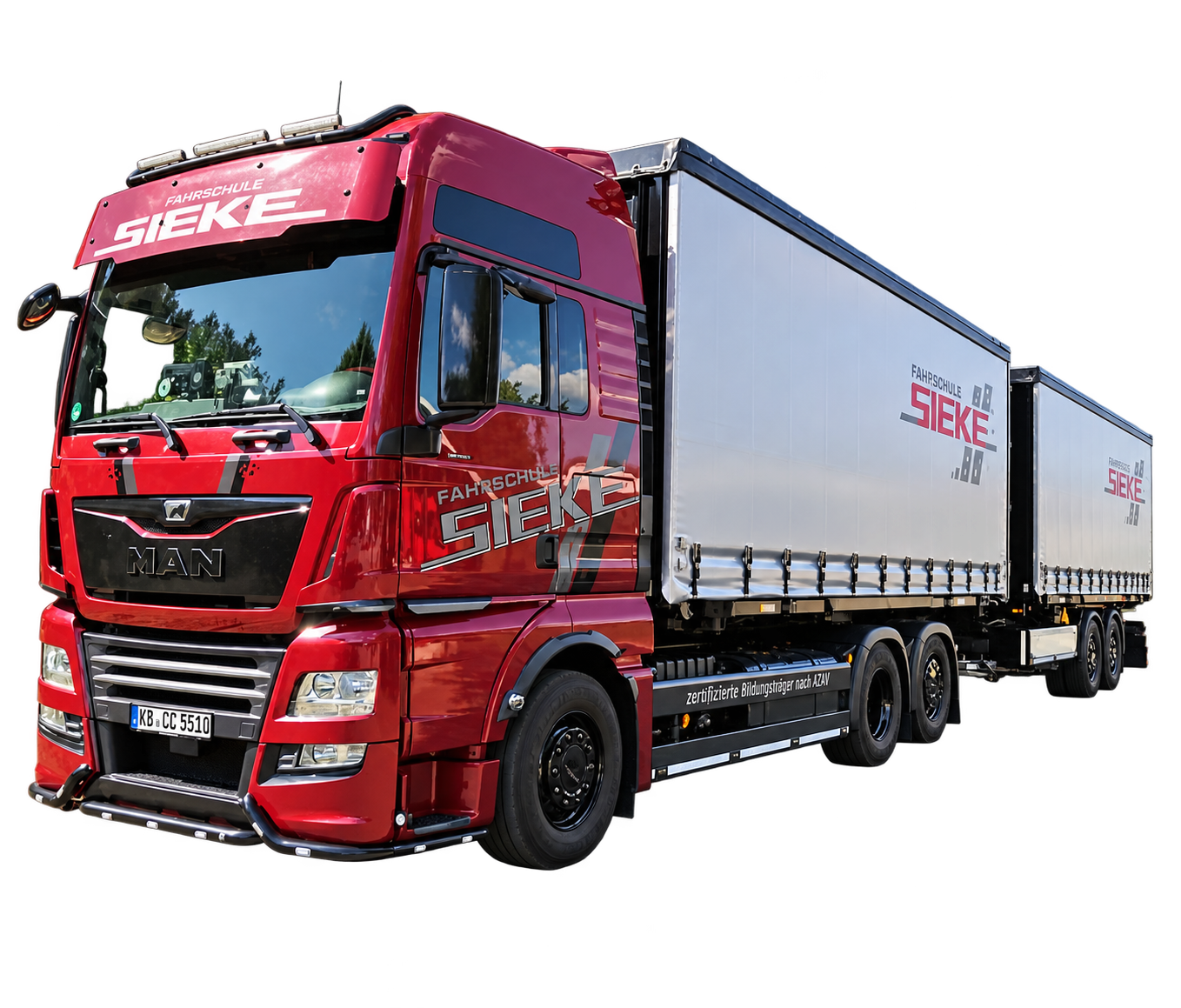 Roter MAN Fahrschul-Lkw mit Anhänger